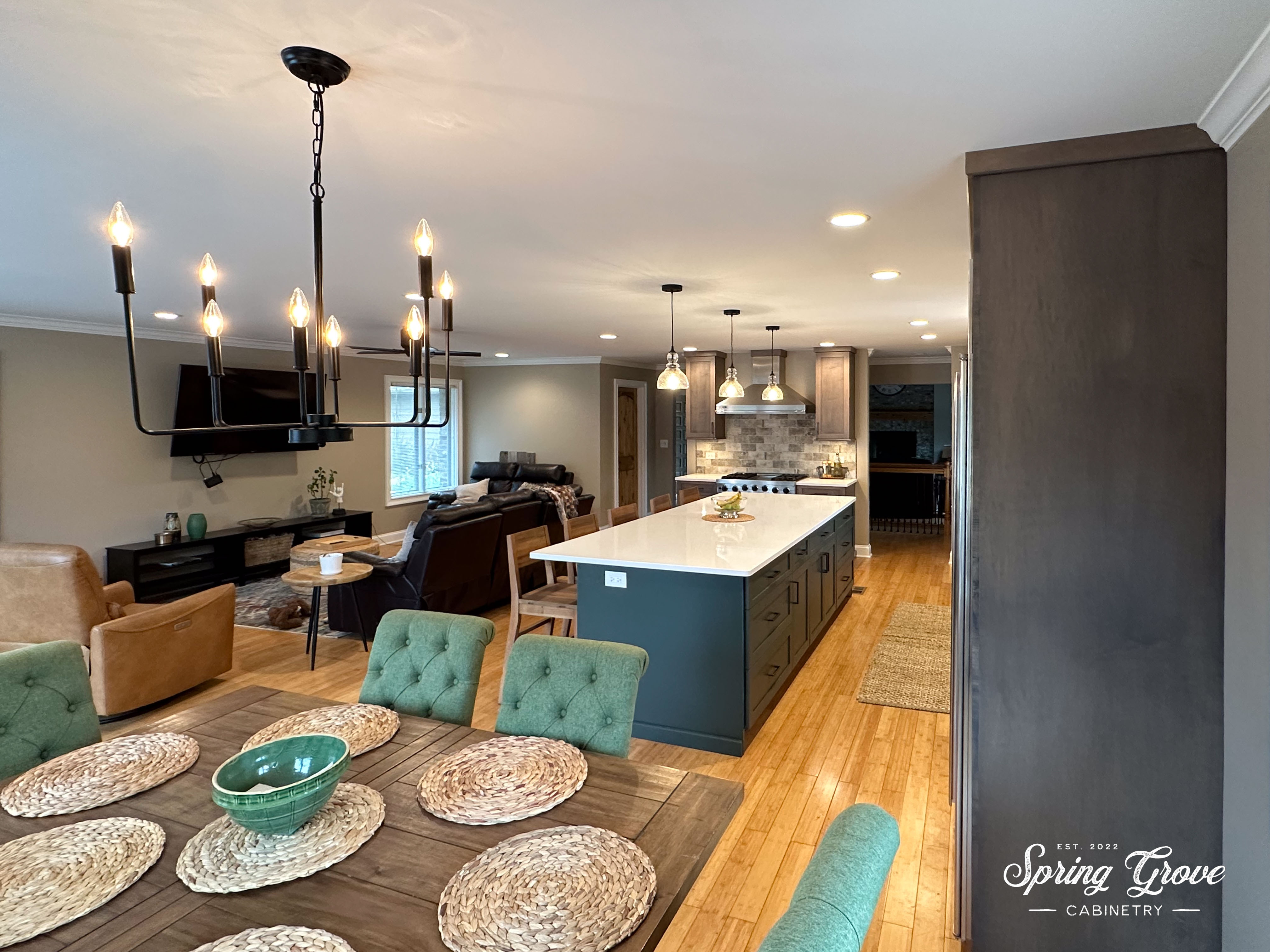 Large open area for entertaining.