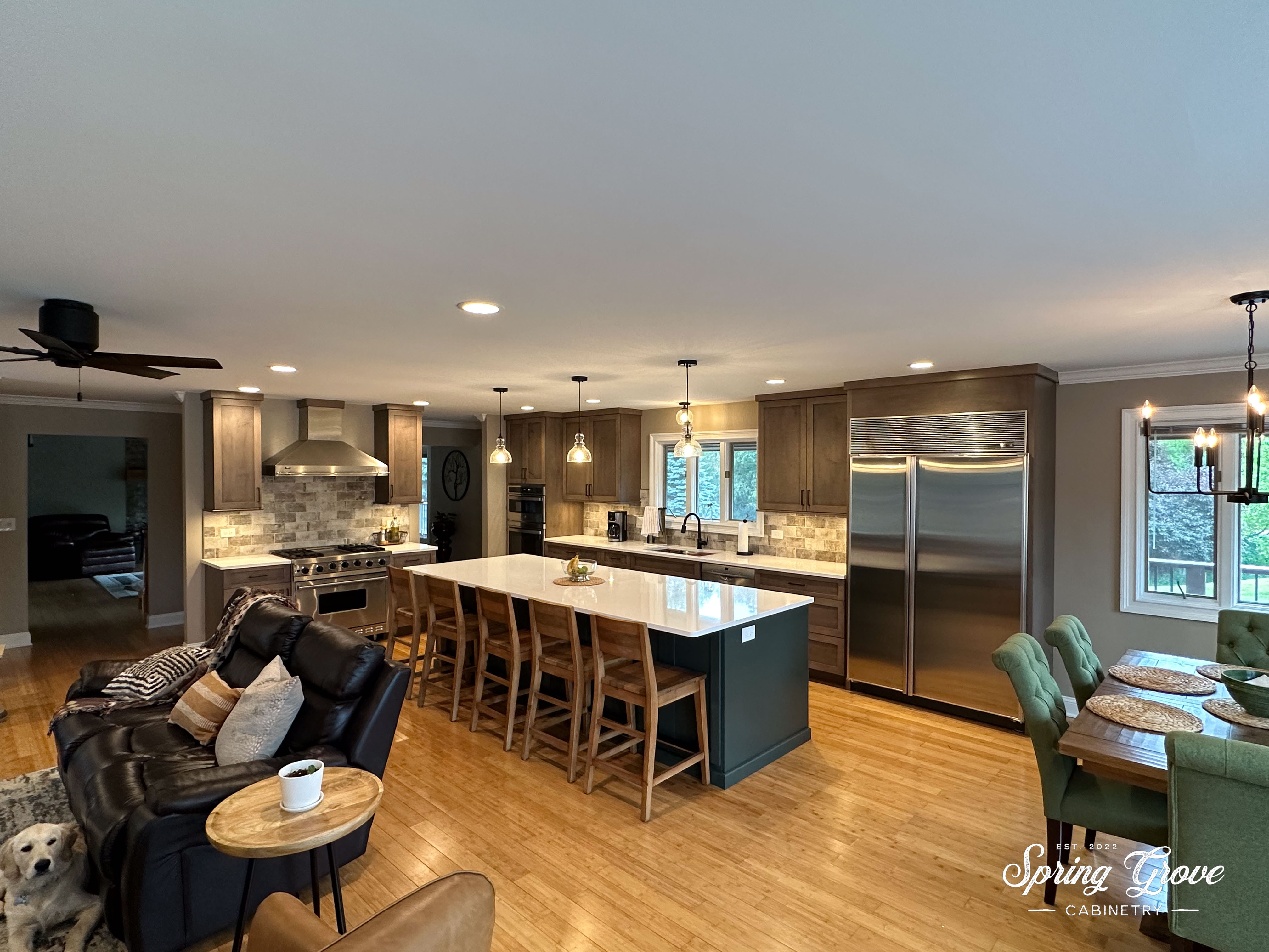 The large island is an amazing work space.